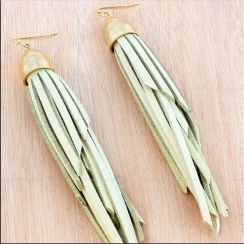 NWT Vegan Leather Strip Tassel Earrings In Natural Cream Colored Hammered Boho